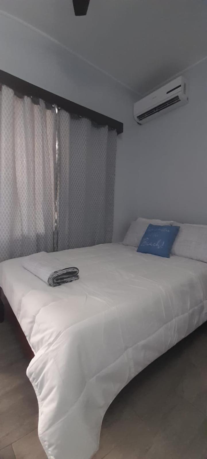 Serenade Hotel Placencia Экстерьер фото