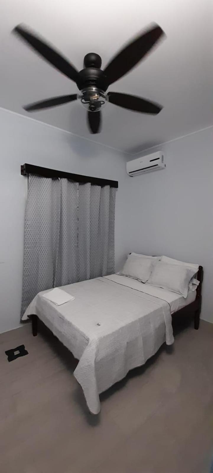 Serenade Hotel Placencia Экстерьер фото