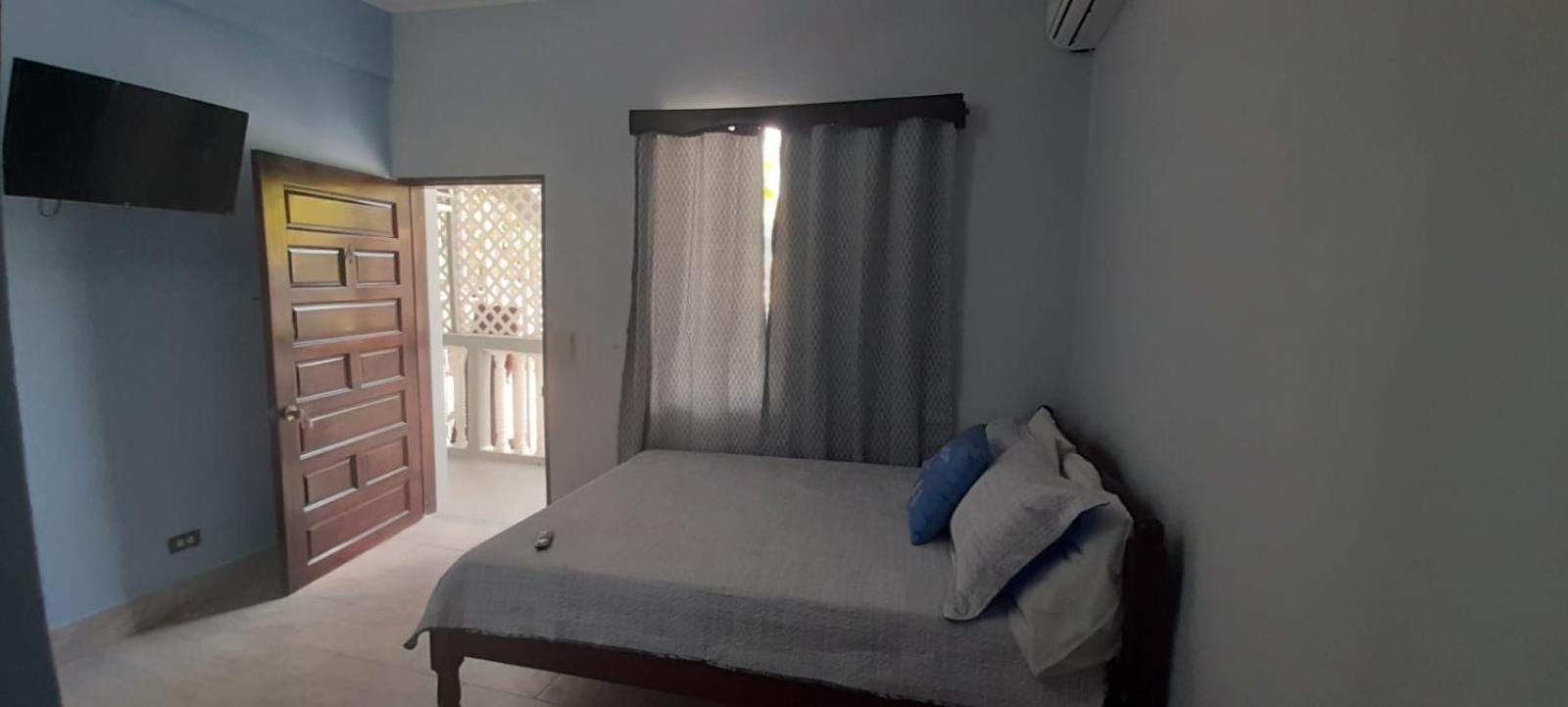Serenade Hotel Placencia Экстерьер фото