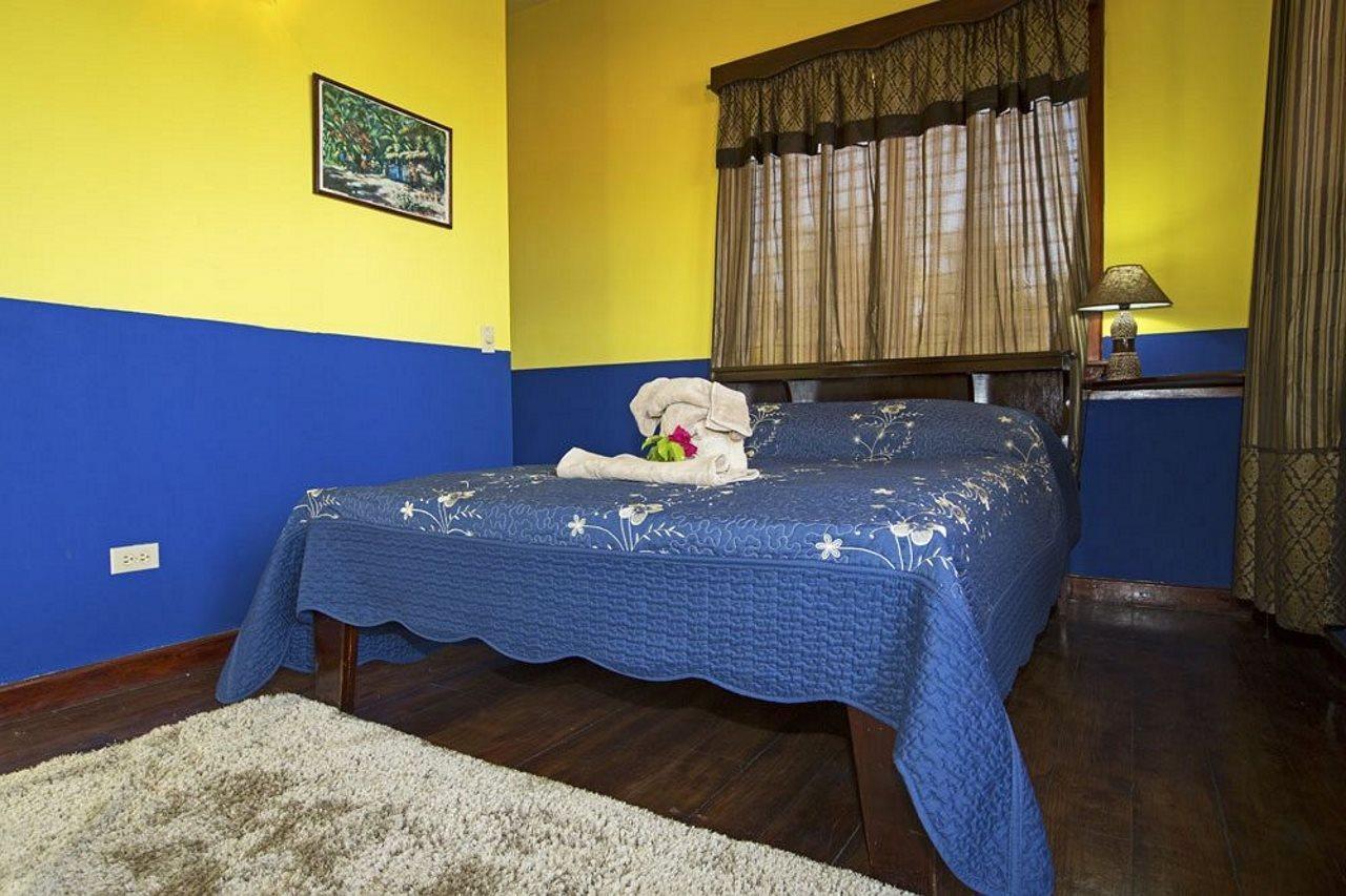 Serenade Hotel Placencia Экстерьер фото