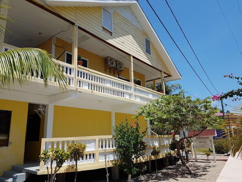 Serenade Hotel Placencia Экстерьер фото