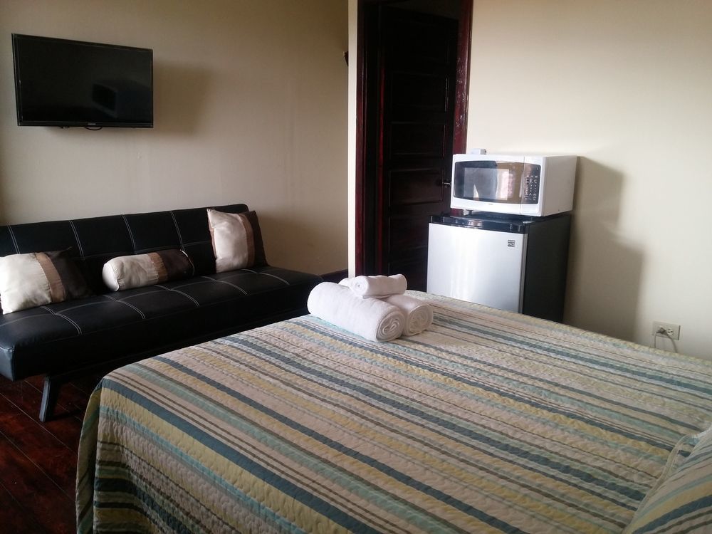 Serenade Hotel Placencia Экстерьер фото