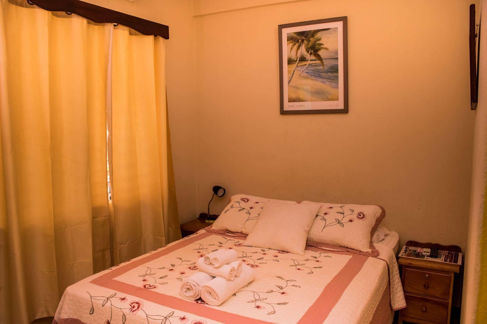 Serenade Hotel Placencia Экстерьер фото