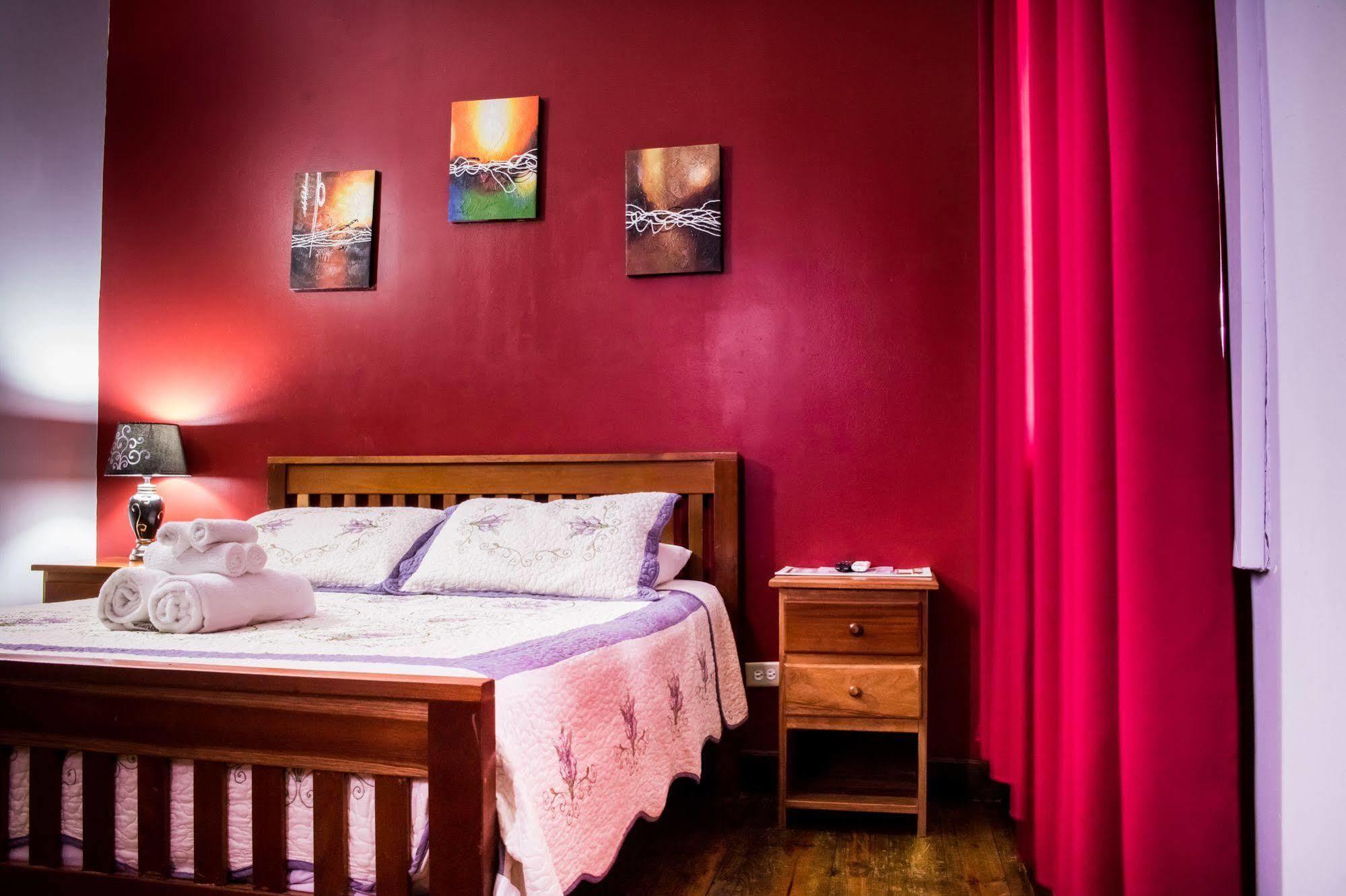 Serenade Hotel Placencia Экстерьер фото