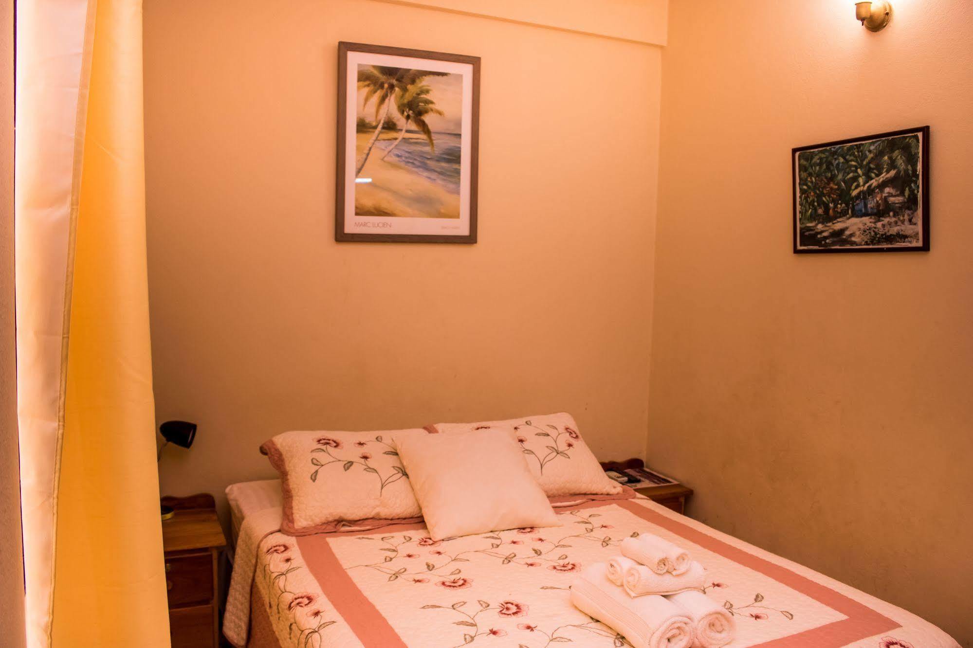 Serenade Hotel Placencia Экстерьер фото