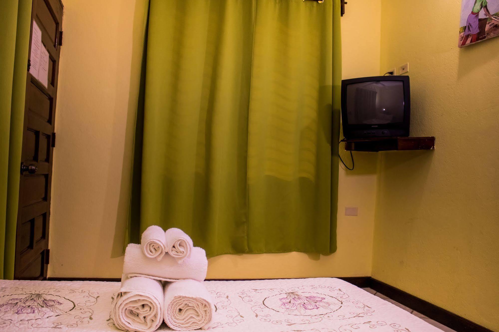 Serenade Hotel Placencia Экстерьер фото