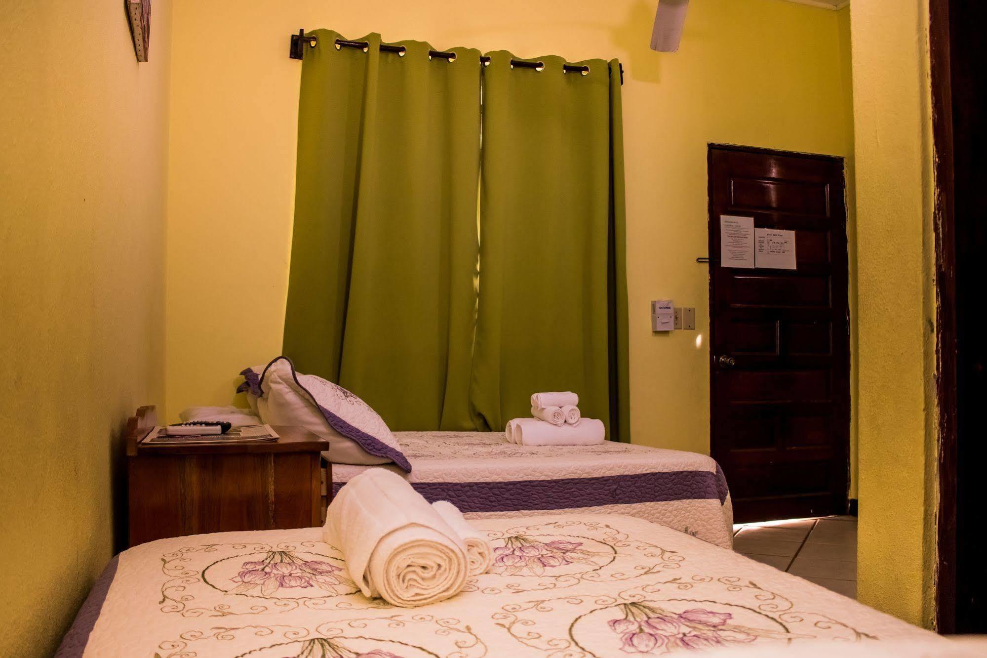 Serenade Hotel Placencia Экстерьер фото