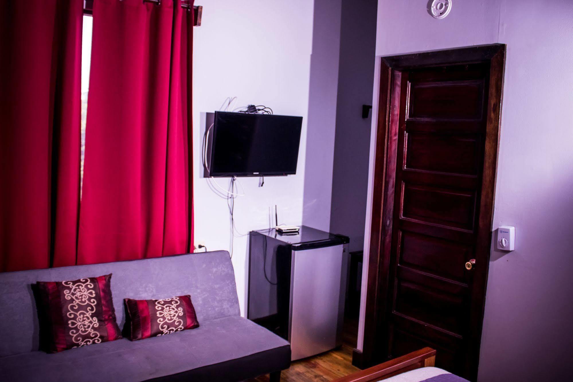 Serenade Hotel Placencia Экстерьер фото