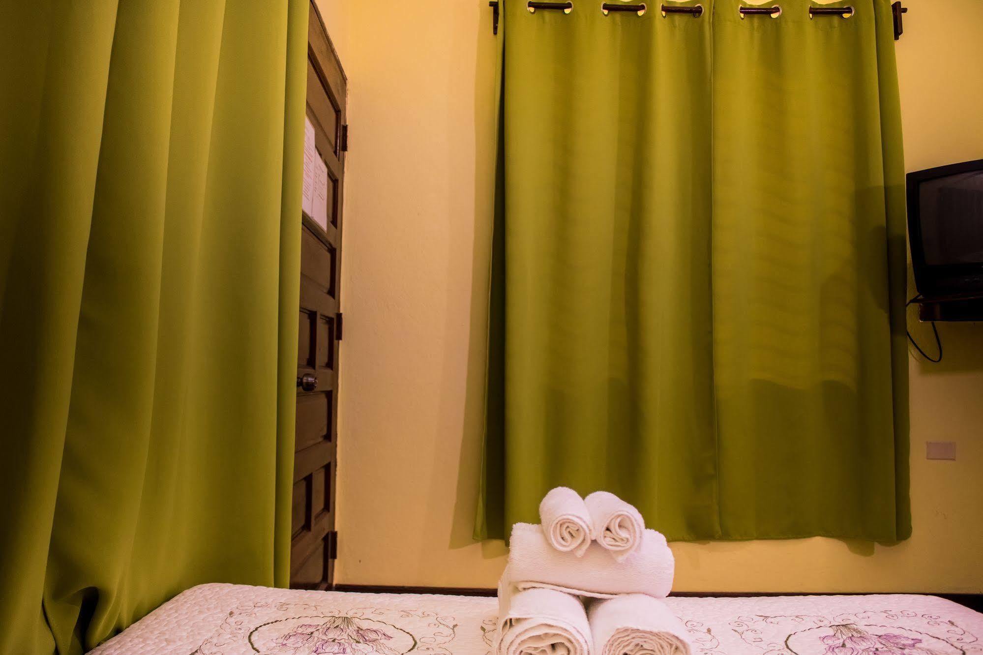 Serenade Hotel Placencia Экстерьер фото