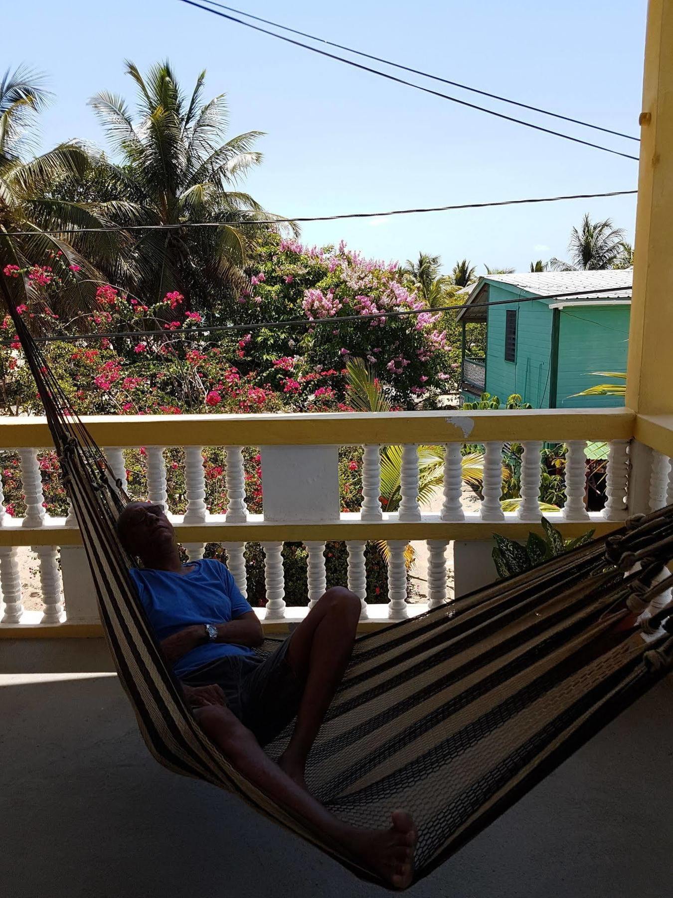 Serenade Hotel Placencia Экстерьер фото