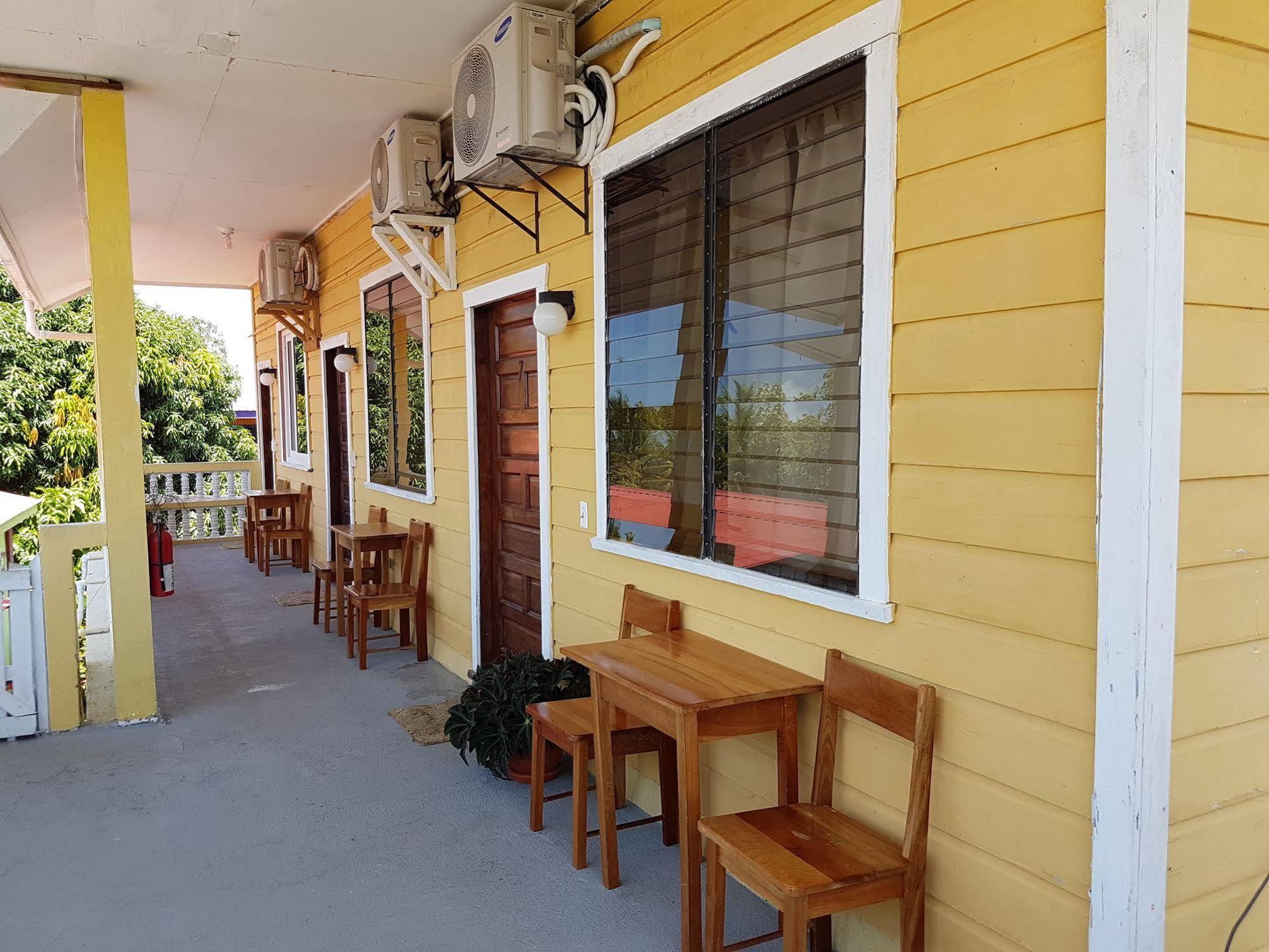 Serenade Hotel Placencia Экстерьер фото