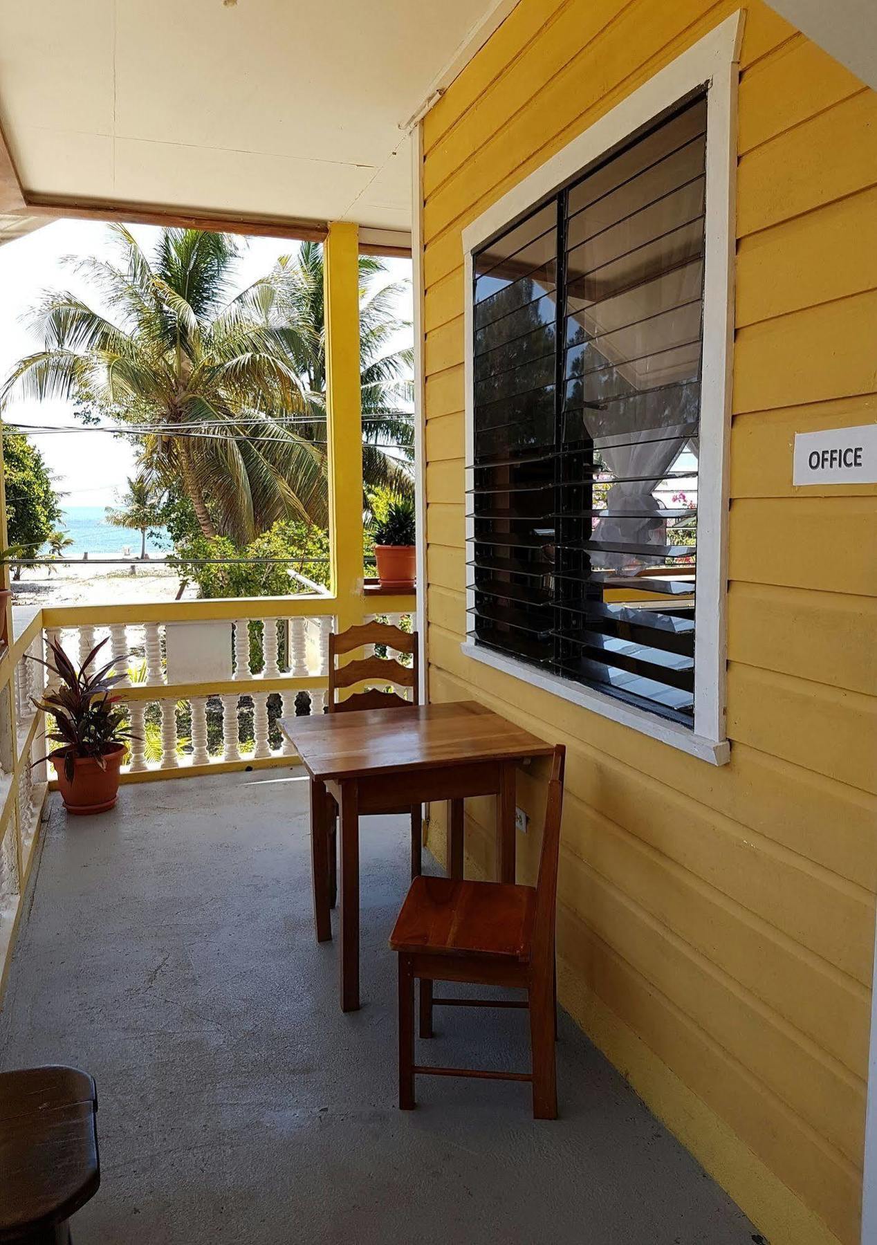 Serenade Hotel Placencia Экстерьер фото